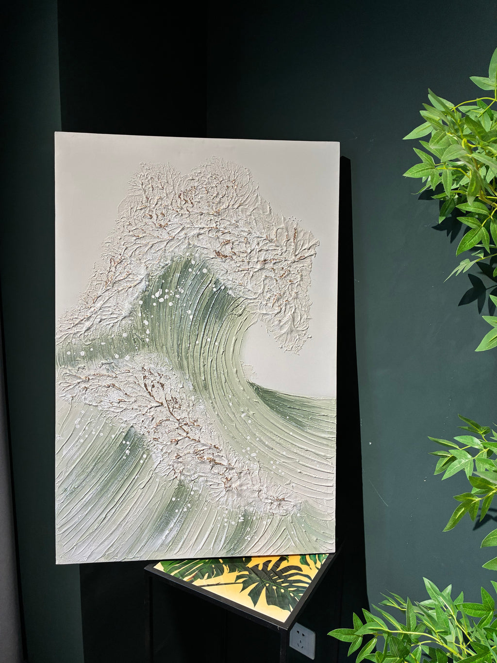 Close detail of the deep white plaster wave crest